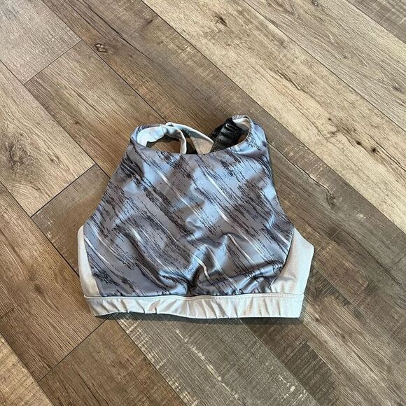Joy Lab Metallic Silver Accented
Sports Bra size m - Picture 1 of 5